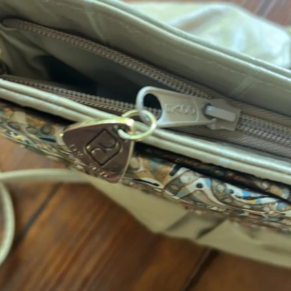 Park avenue int vintage genuine leather made in USA beige metallic crossbody - Picture 7 of 11